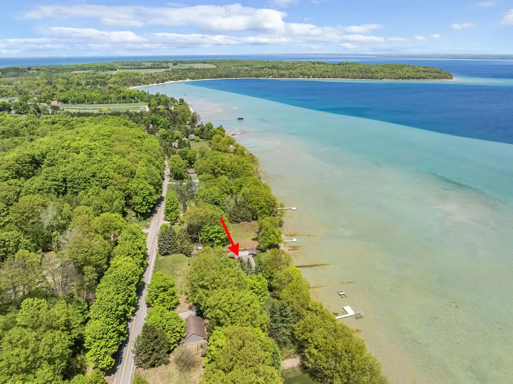 17744 Smokey Hollow Road Peninsula Township MI 49686