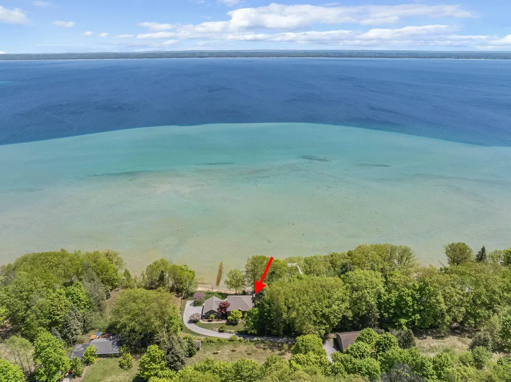 17744 Smokey Hollow Road Peninsula Township MI 49686