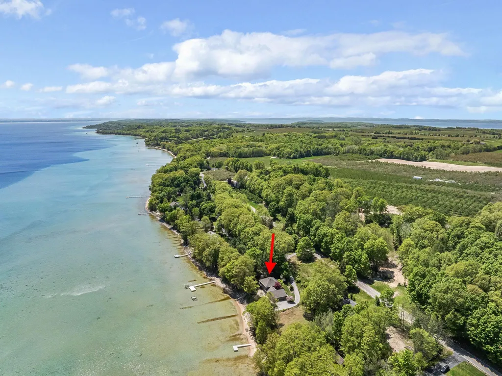 17744 Smokey Hollow Road Peninsula Township MI 49686