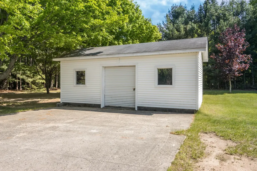 1836 Hanmer Road Benzonia Township MI 49616