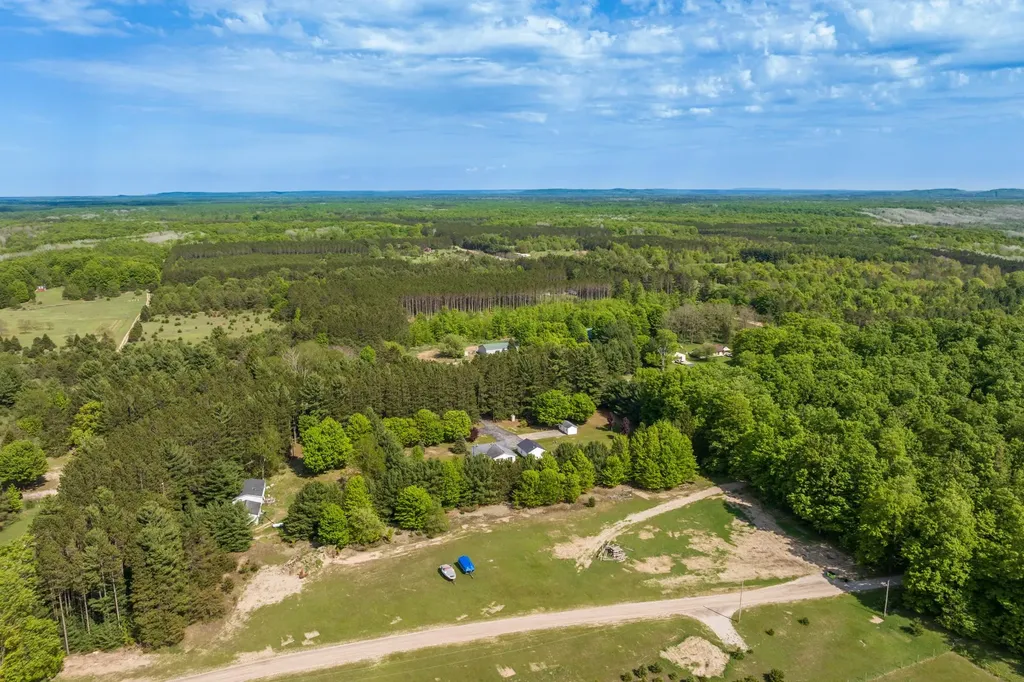 1836 Hanmer Road Benzonia Township MI 49616