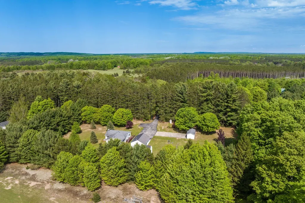 1836 Hanmer Road Benzonia Township MI 49616