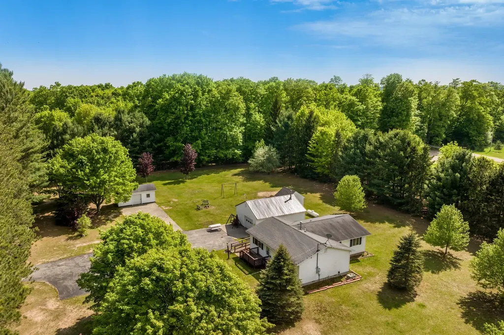1836 Hanmer Road Benzonia Township MI 49616