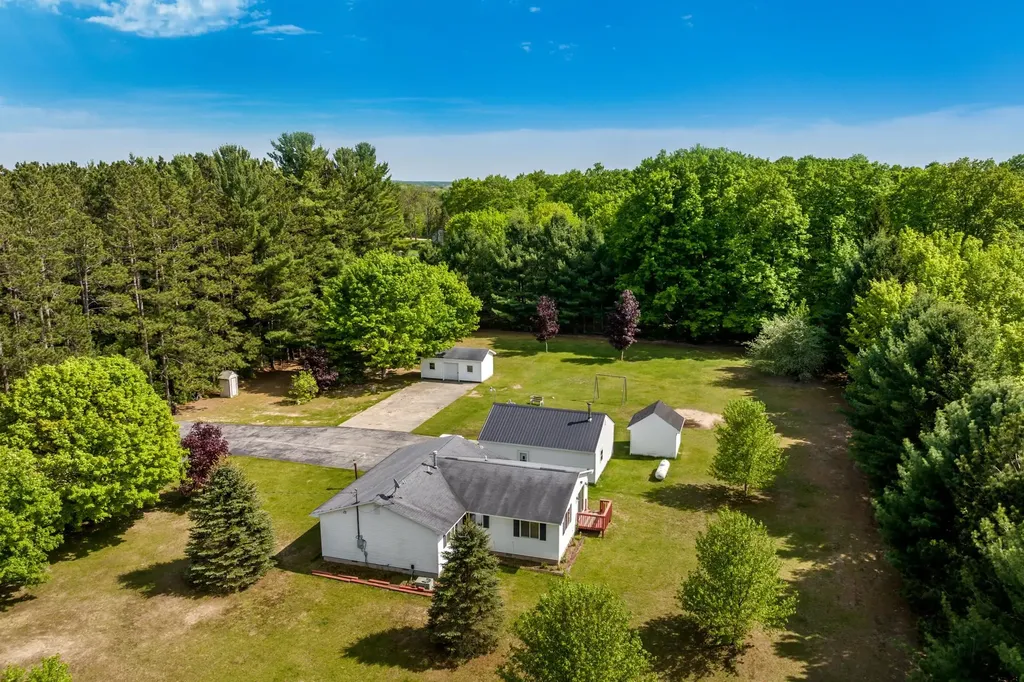 1836 Hanmer Road Benzonia Township MI 49616