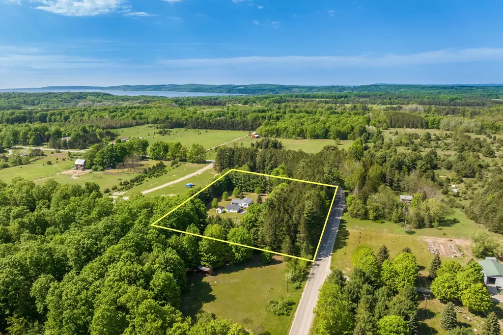 1836 Hanmer Road Benzonia Township MI 49616