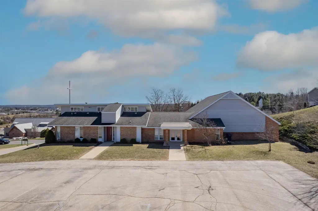 4050 Barnes Road Garfield Charter Township MI 49684