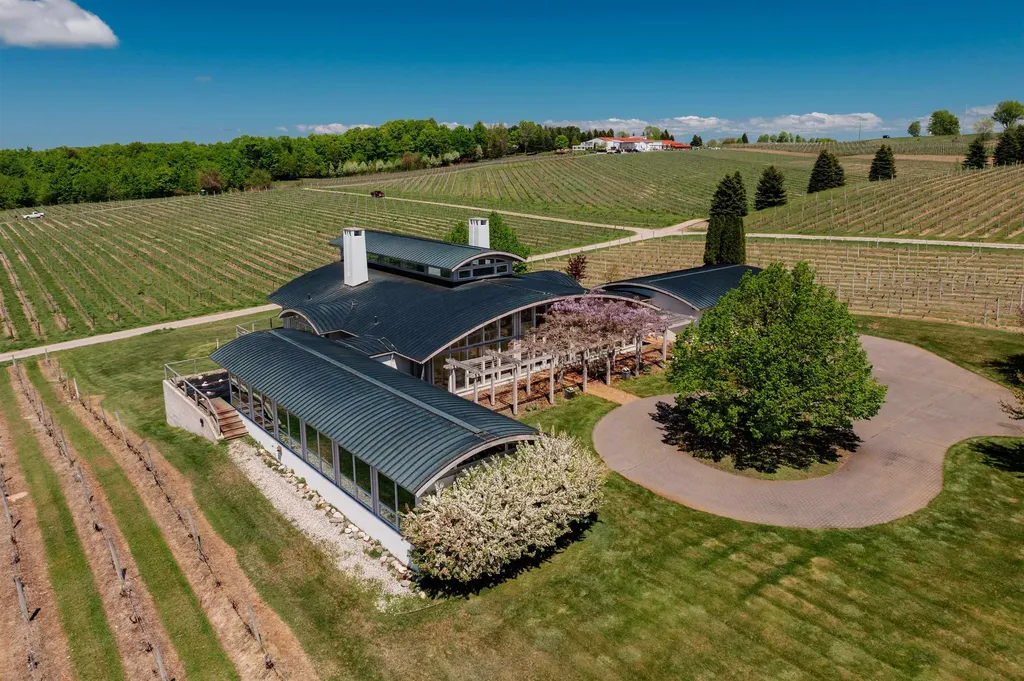 2721 Nelson Road Peninsula Township MI 49686