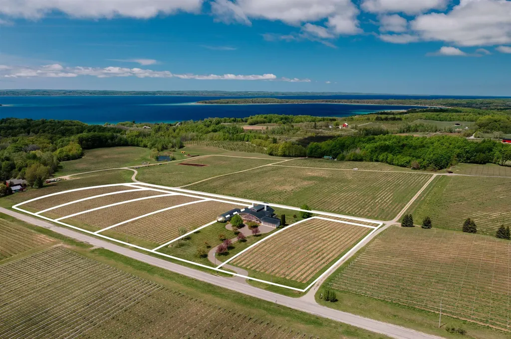 2721 Nelson Road Peninsula Township MI 49686