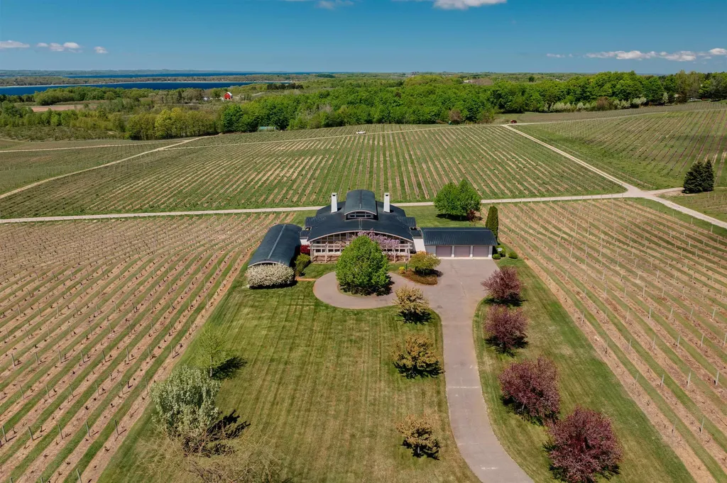 2721 Nelson Road Peninsula Township MI 49686
