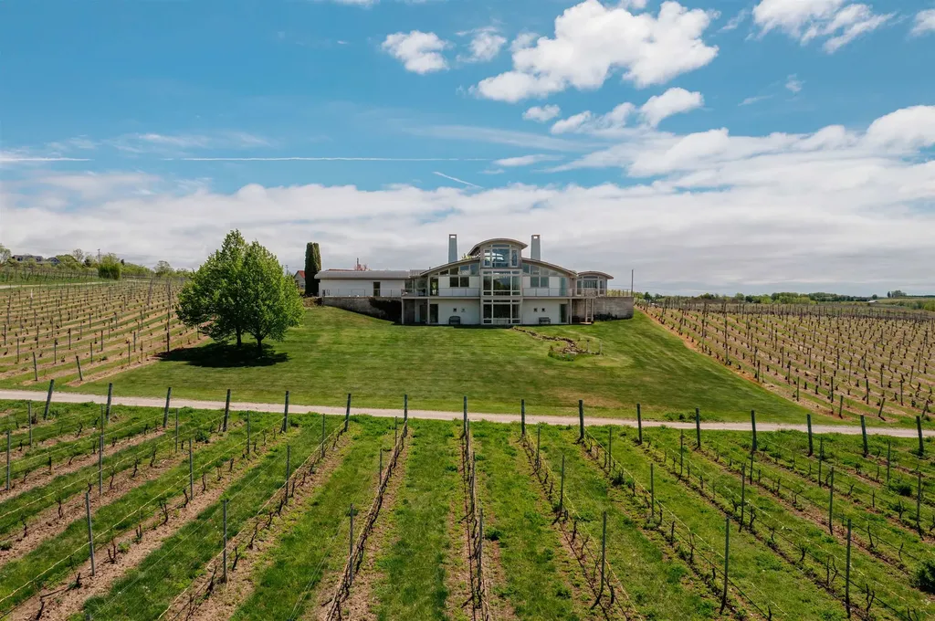 2721 Nelson Road Peninsula Township MI 49686