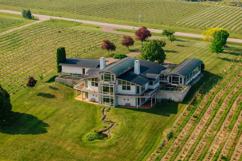 2721 Nelson Road Peninsula Township MI 49686