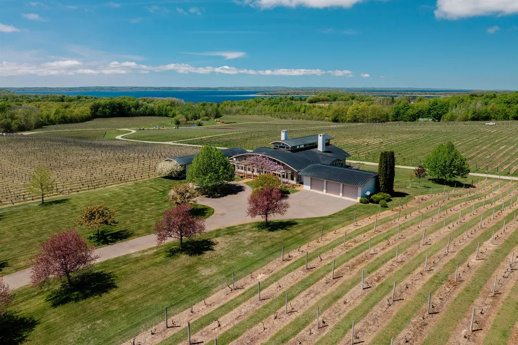 2721 Nelson Road Peninsula Township MI 49686