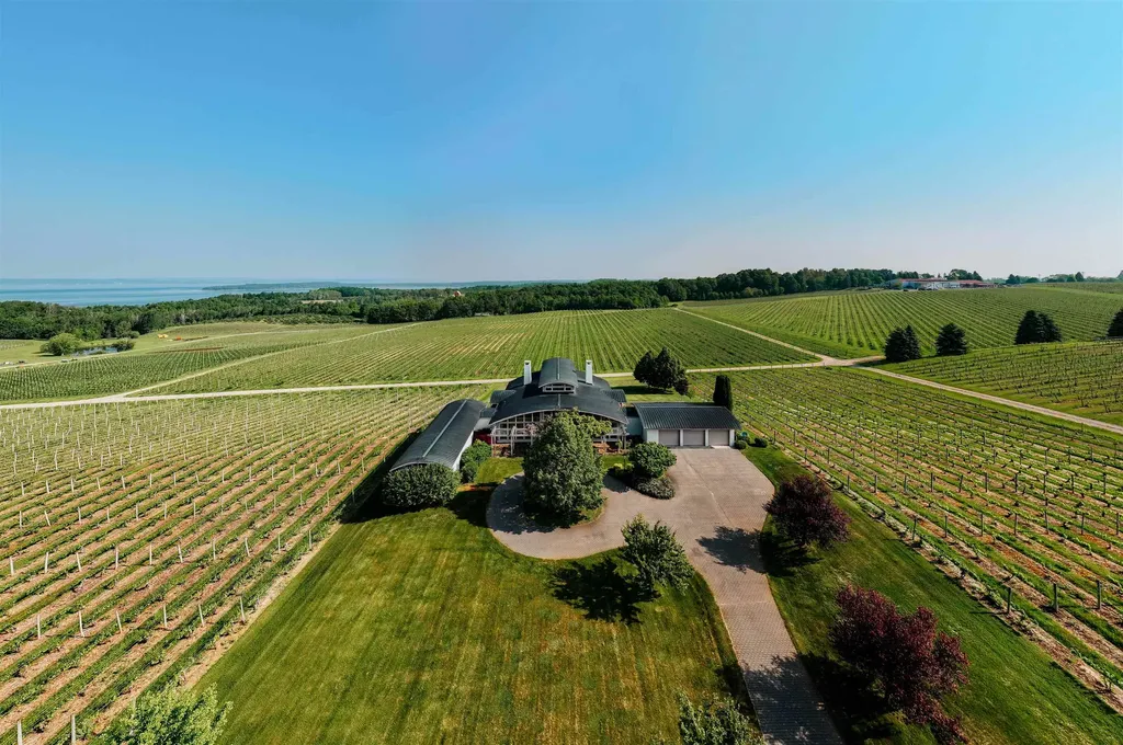2721 Nelson Road Peninsula Township MI 49686