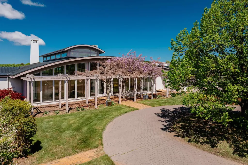 2721 Nelson Road Peninsula Township MI 49686