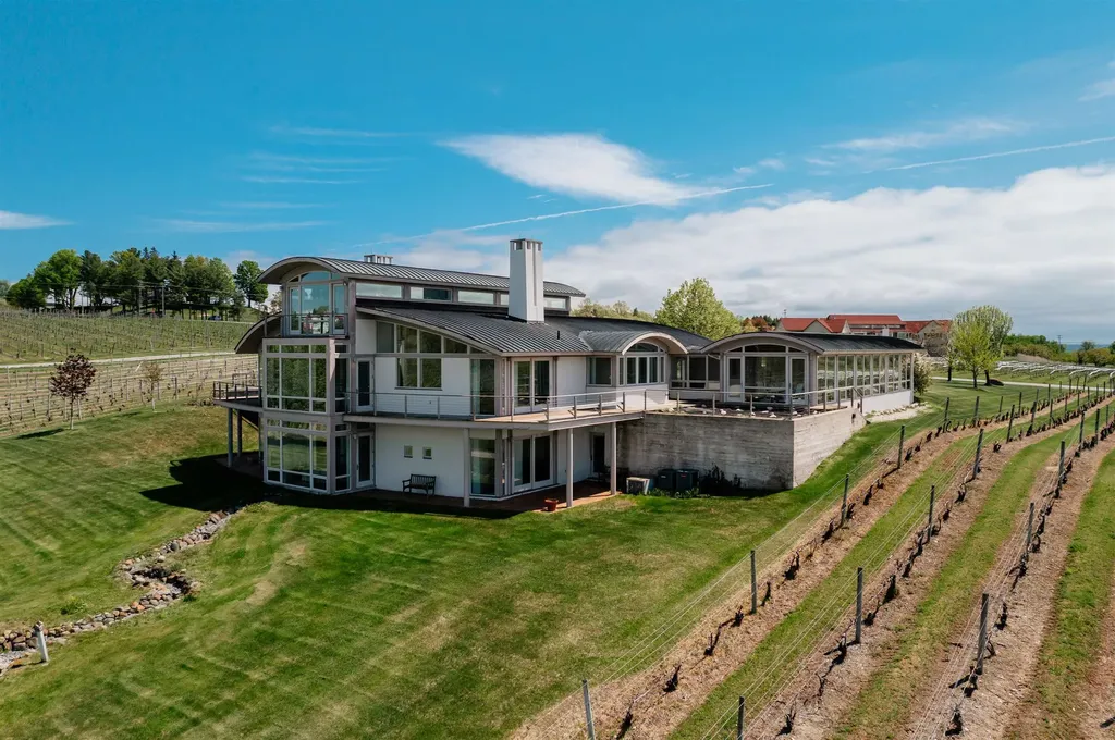 2721 Nelson Road Peninsula Township MI 49686