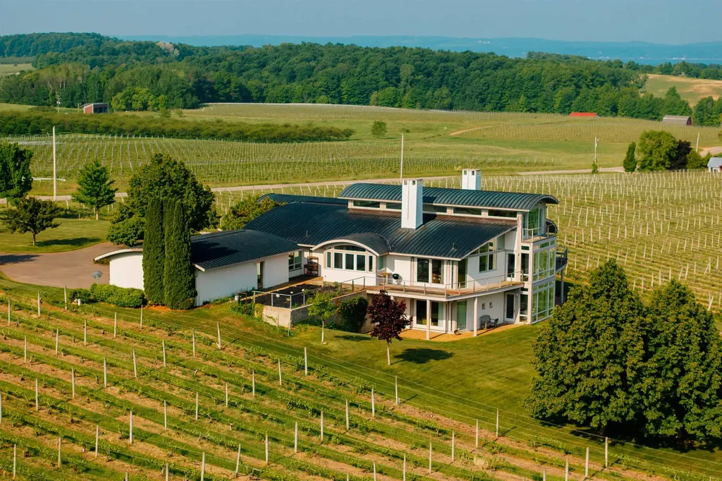 2721 Nelson Road Peninsula Township MI 49686