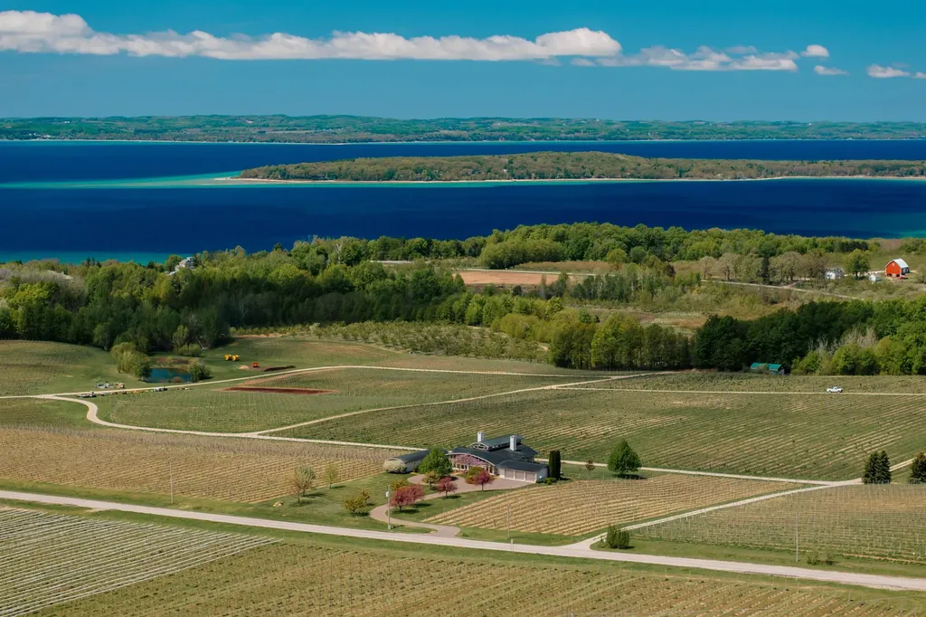 2721 Nelson Road Peninsula Township MI 49686