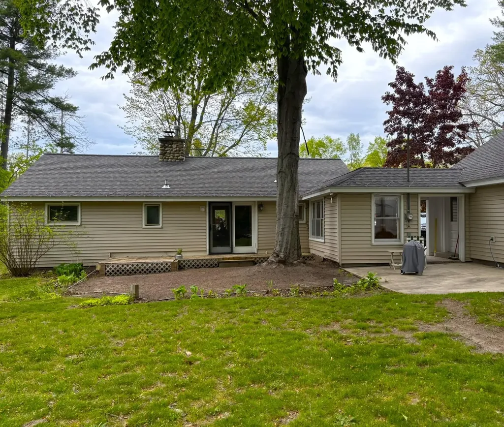 8921 Us-31 Green Lake Township MI 49637