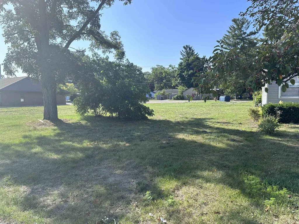 1026-1028 E Front Street Traverse City City MI 49686