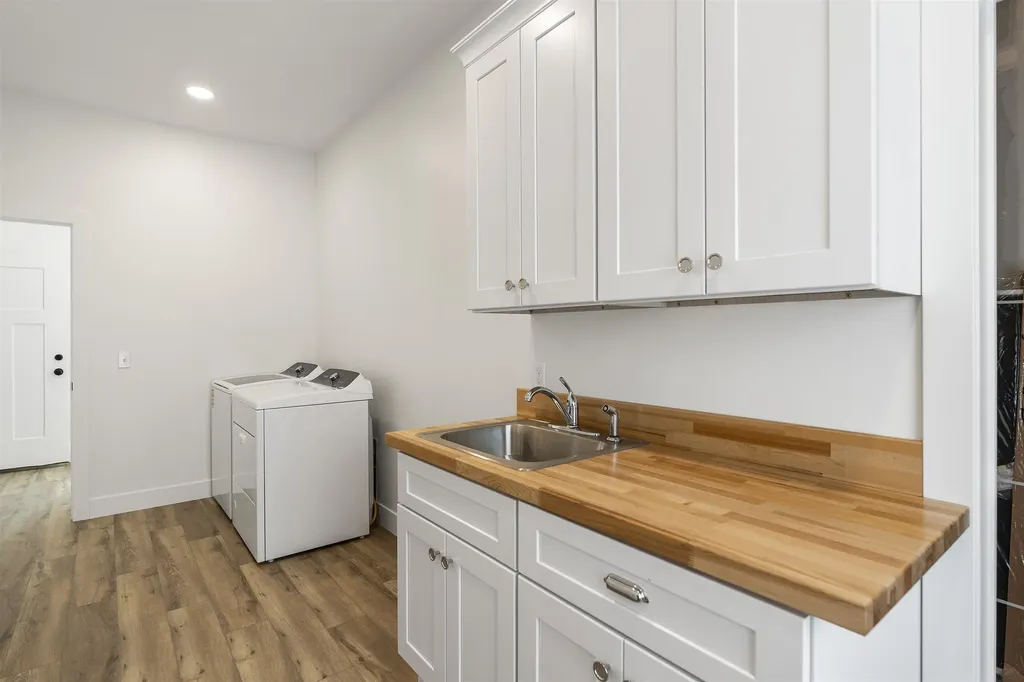 202 W Carpenter Street Charlevoix Township MI 49720
