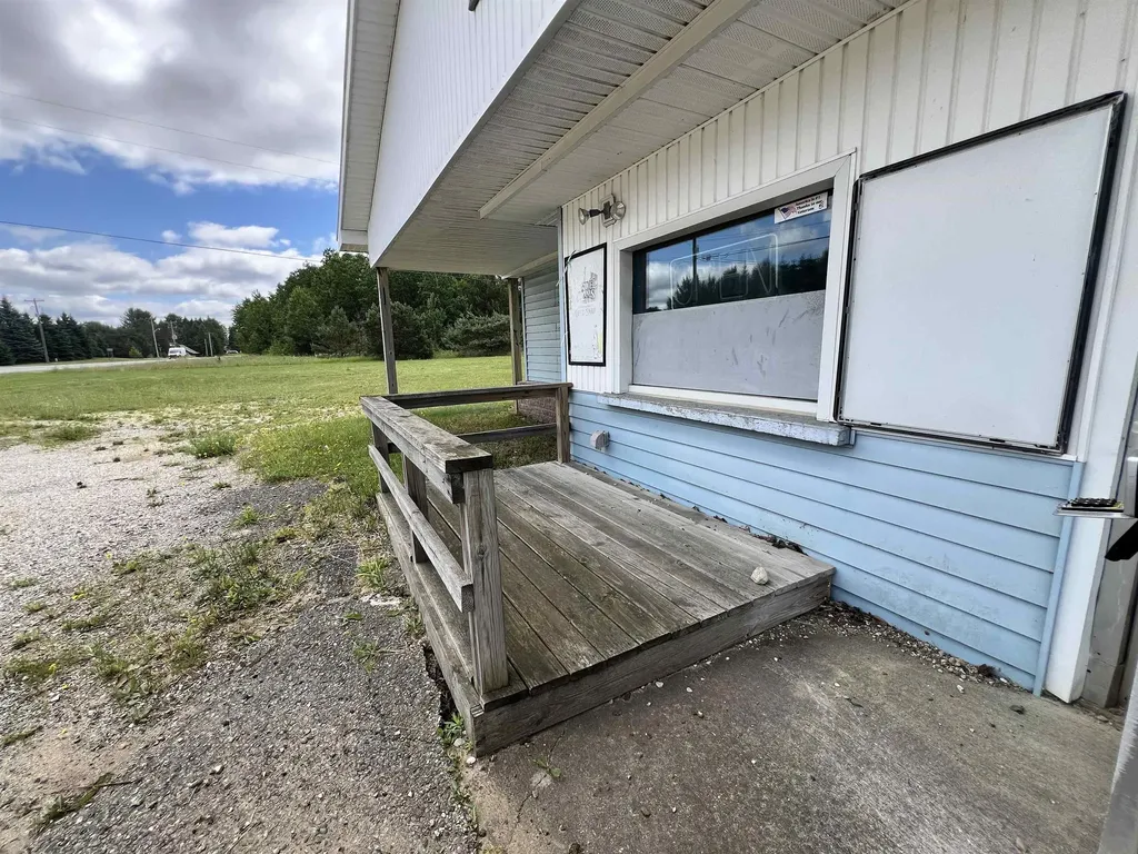 6020 E 34 Road Haring Charter Township MI 49601