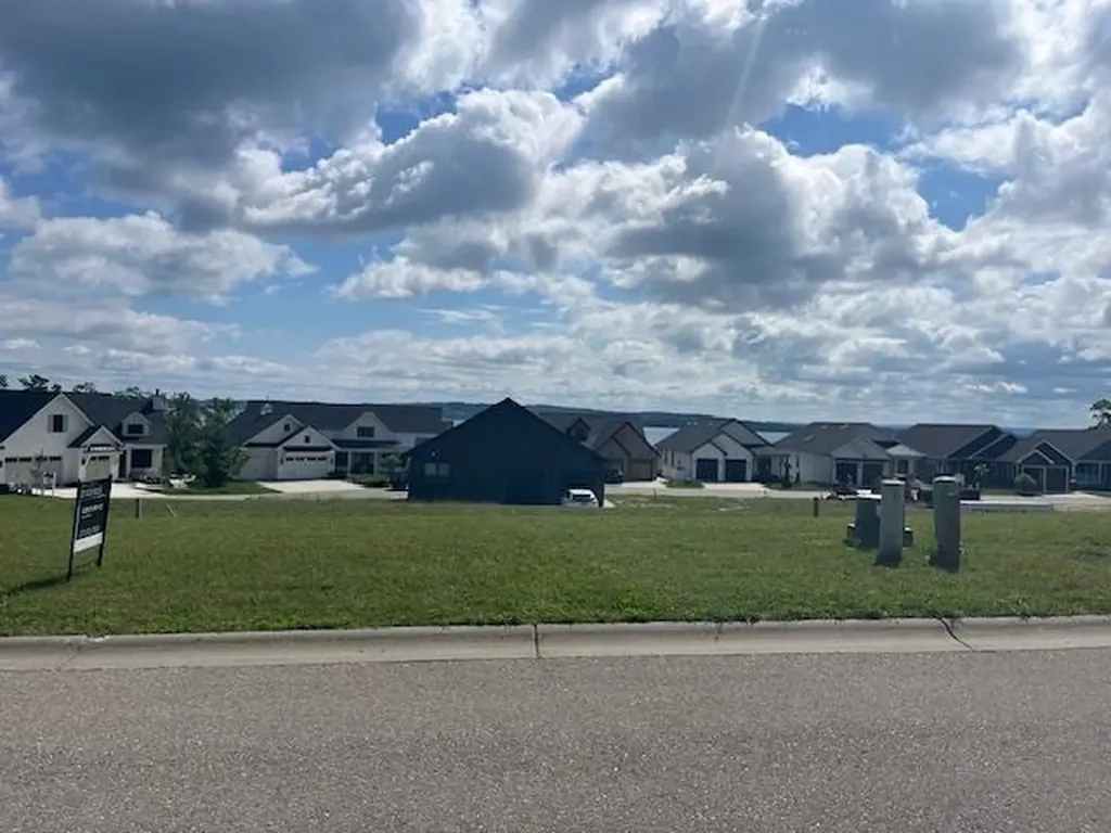 13785 S Celestial Ridge Elmwood Charter Township MI 49684