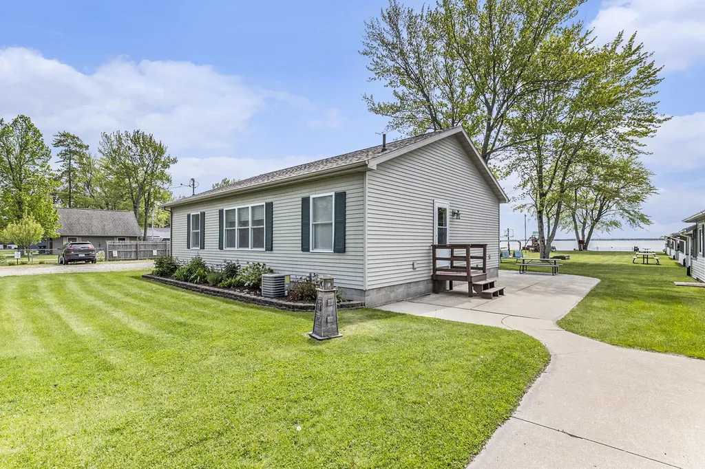 10913 E Houghton Lake Drive Lake Township MI 48629
