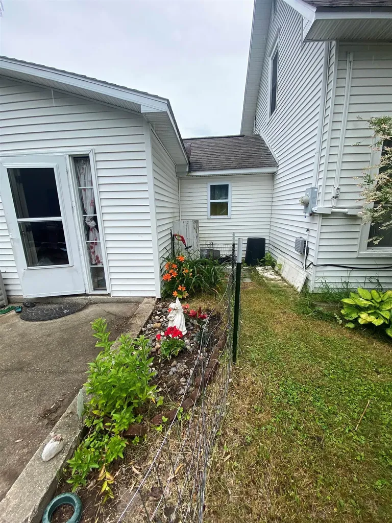 209 N Pine Street Lake City City MI 49651
