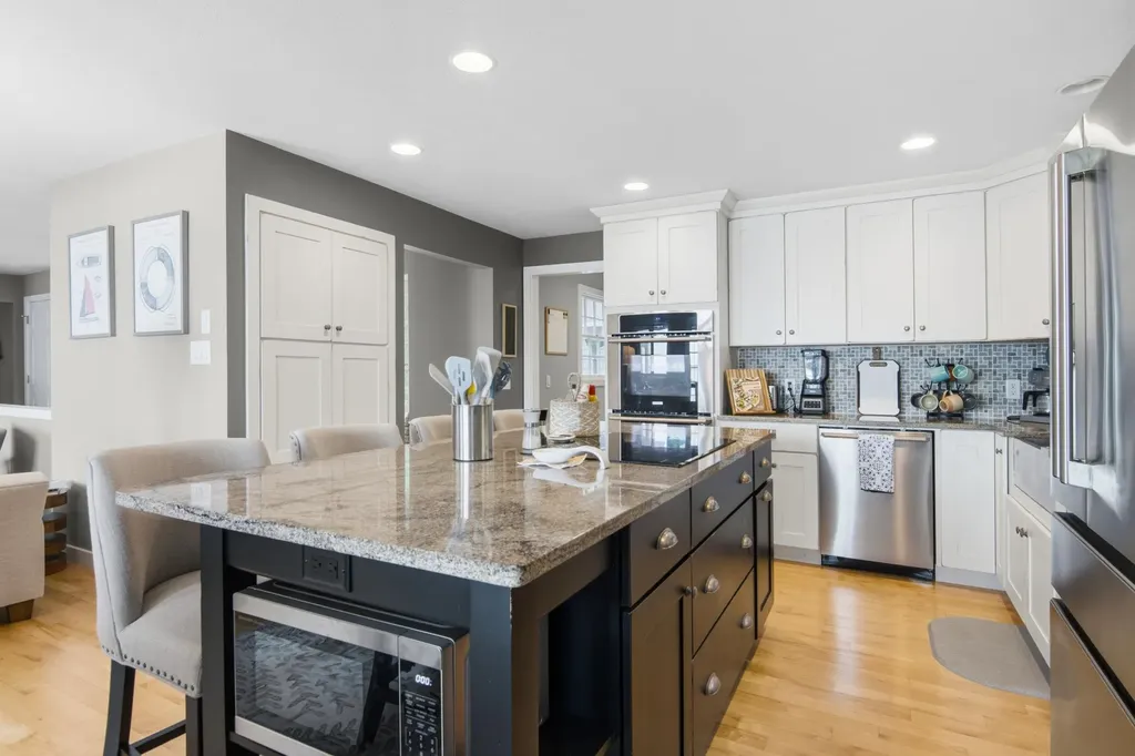 705 S Nanagosa Trail Suttons Bay Township MI 49682
