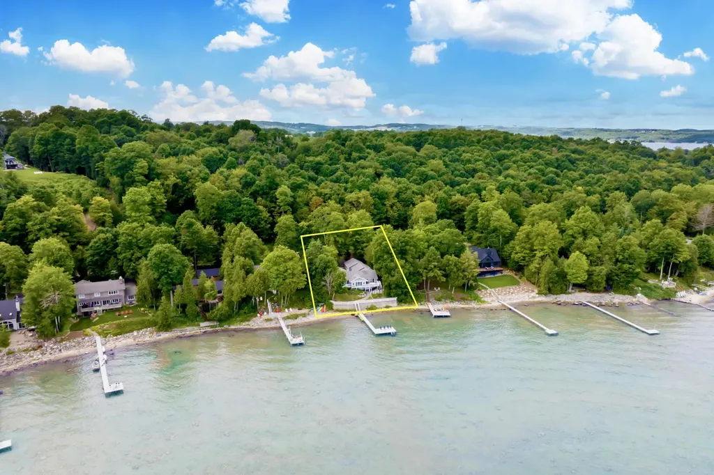 705 S Nanagosa Trail Suttons Bay Township MI 49682