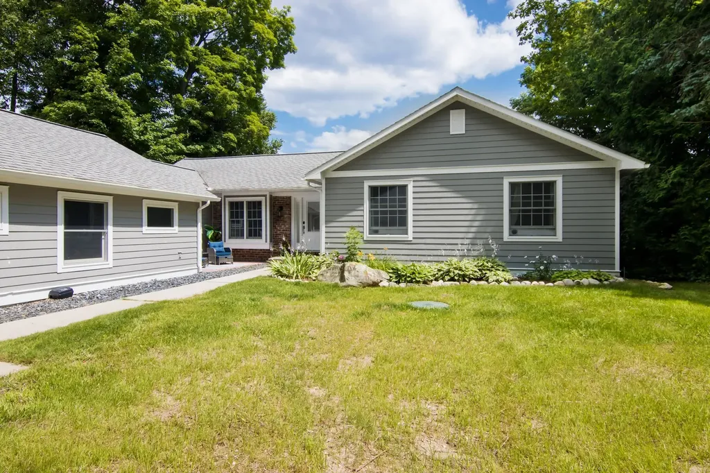 705 S Nanagosa Trail Suttons Bay Township MI 49682