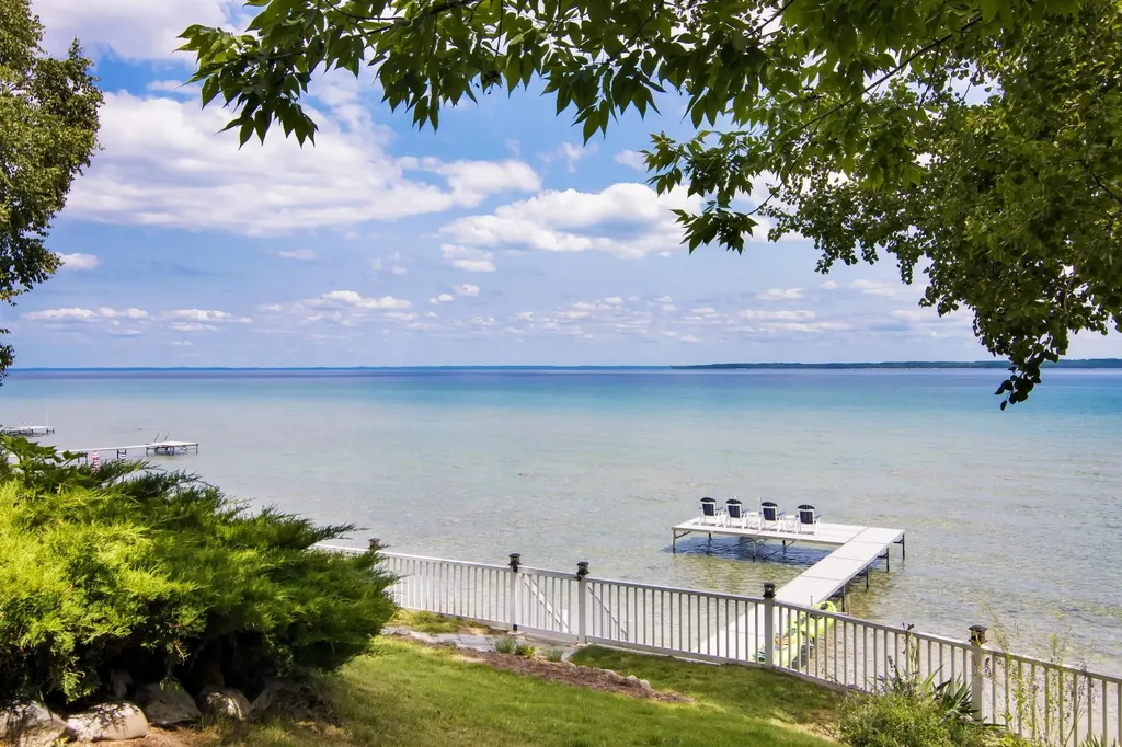 705 S Nanagosa Trail Suttons Bay Township MI 49682