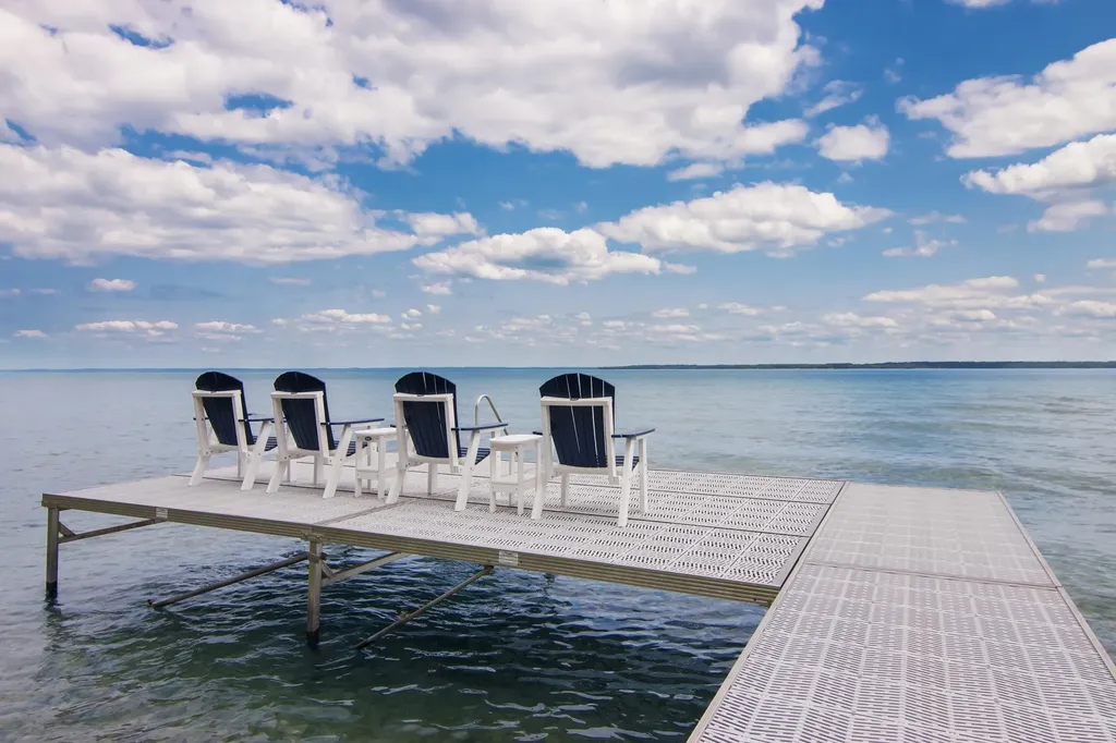 705 S Nanagosa Trail Suttons Bay Township MI 49682