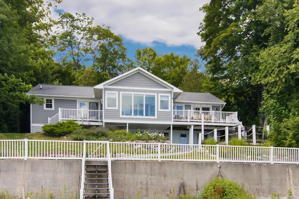 705 S Nanagosa Trail Suttons Bay Township MI 49682