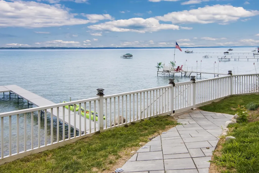 705 S Nanagosa Trail Suttons Bay Township MI 49682