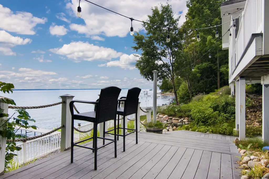 705 S Nanagosa Trail Suttons Bay Township MI 49682