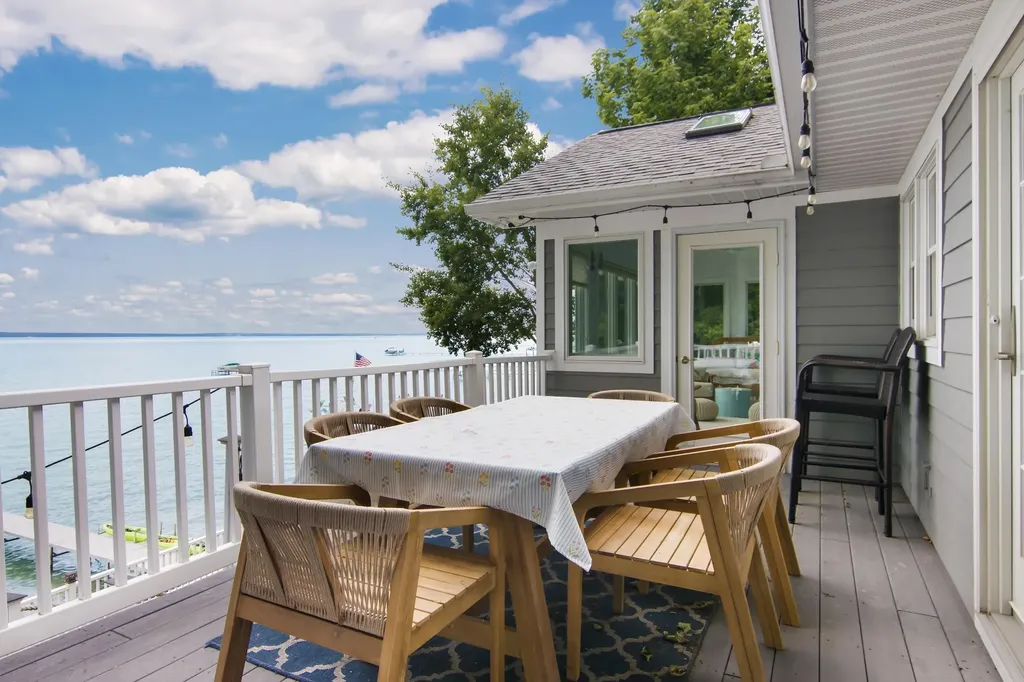705 S Nanagosa Trail Suttons Bay Township MI 49682