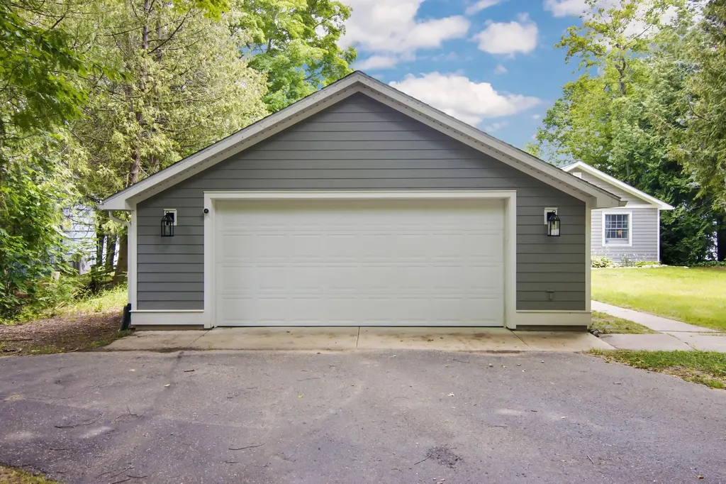 705 S Nanagosa Trail Suttons Bay Township MI 49682