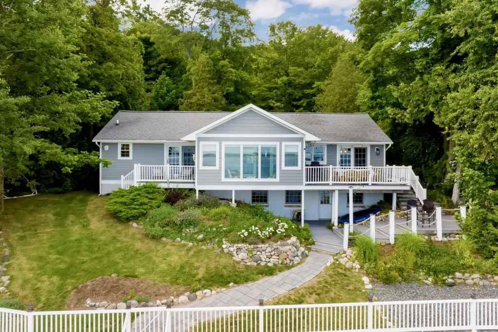 705 S Nanagosa Trail Suttons Bay Township MI 49682