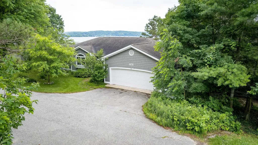 7267 Fredonia Way Benzonia Township MI 49617