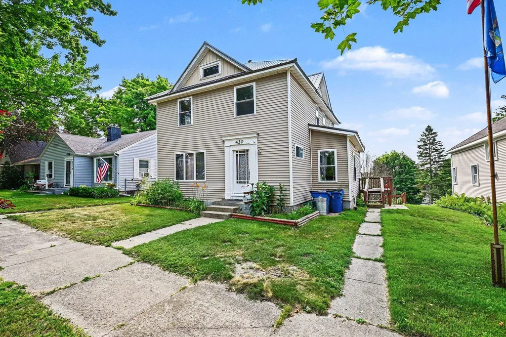 430 E Bremer Street Cadillac City MI 49601