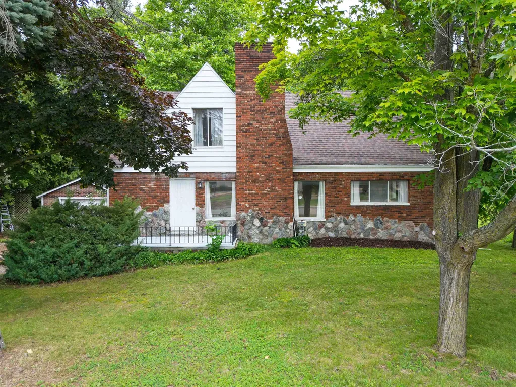 609 Buckley Elk Rapids Township MI 49629