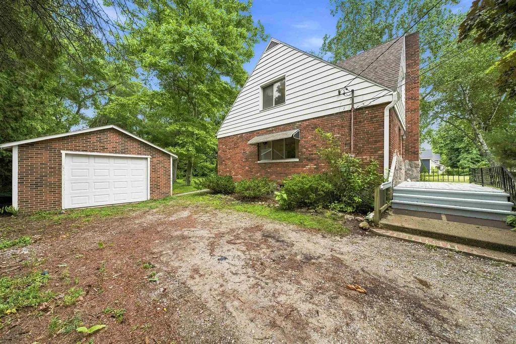 609 Buckley Elk Rapids Township MI 49629