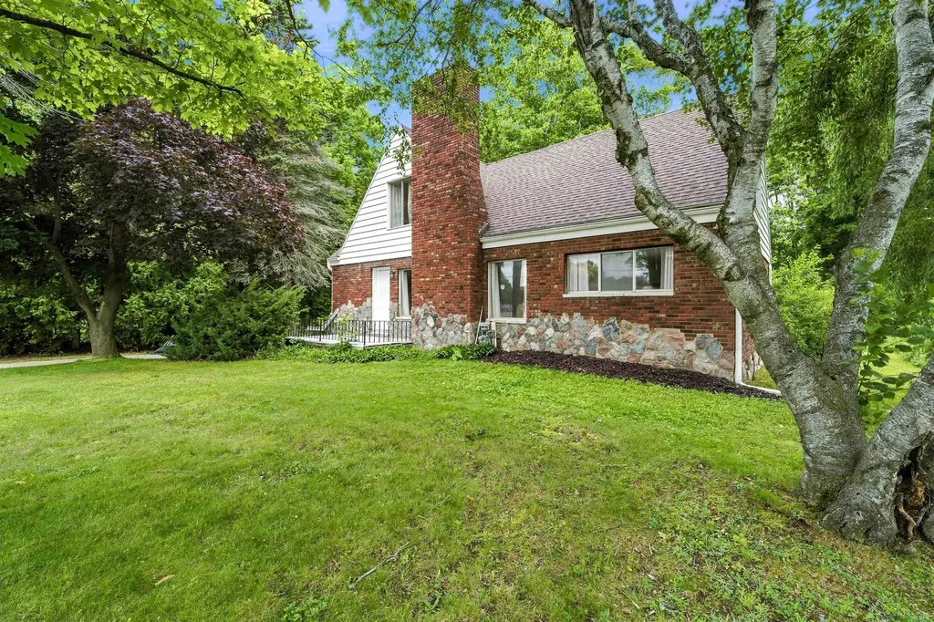 609 Buckley Elk Rapids Township MI 49629