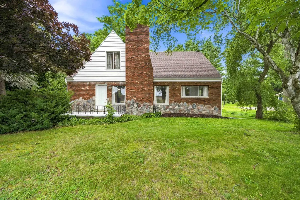 609 Buckley Elk Rapids Township MI 49629
