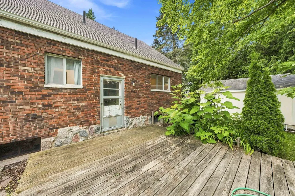 609 Buckley Elk Rapids Township MI 49629
