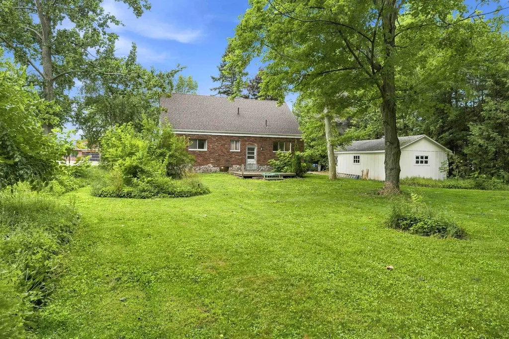 609 Buckley Elk Rapids Township MI 49629