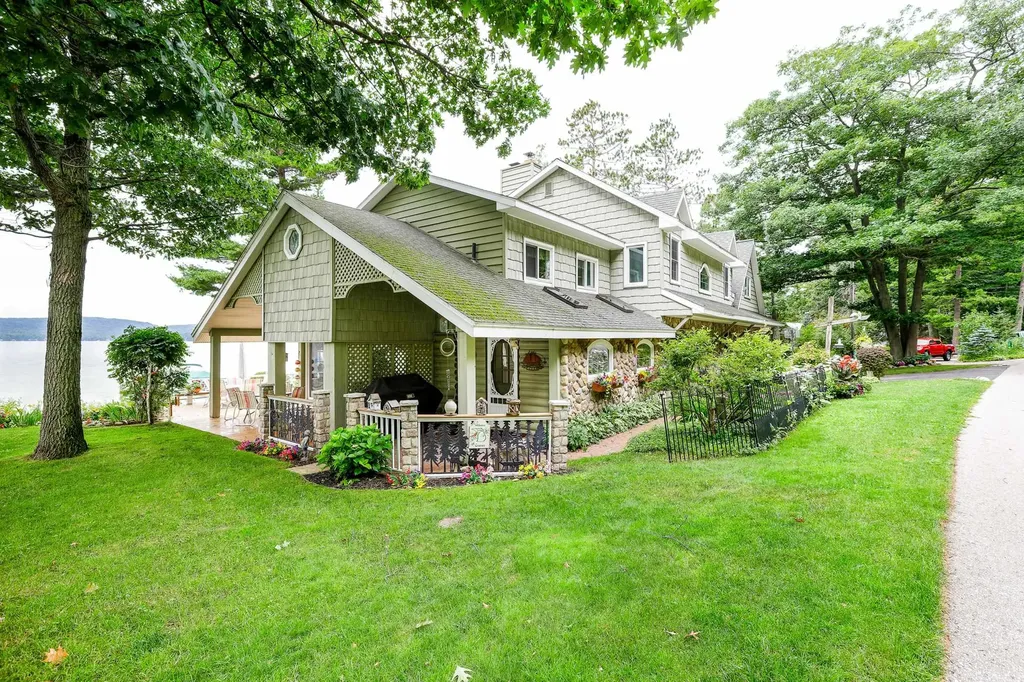 7243 Deadstream Road Lake Township MI 49640