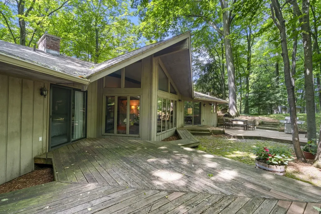 6575 Franklin Woods Peninsula Township MI 49686