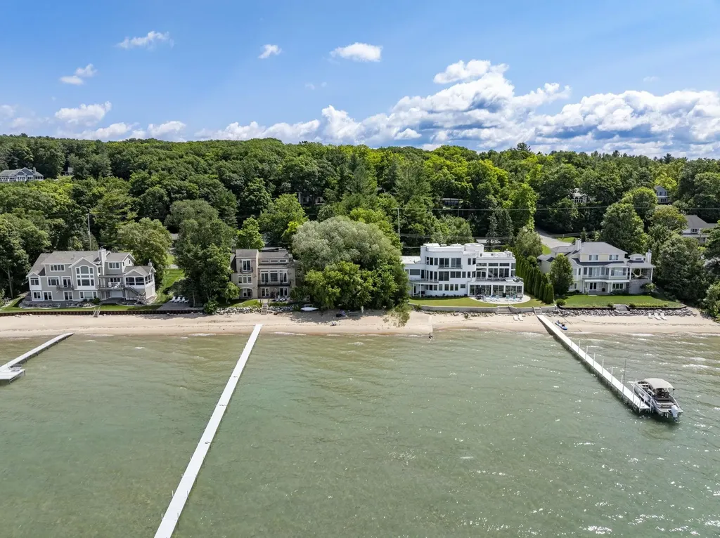 6575 Franklin Woods Peninsula Township MI 49686